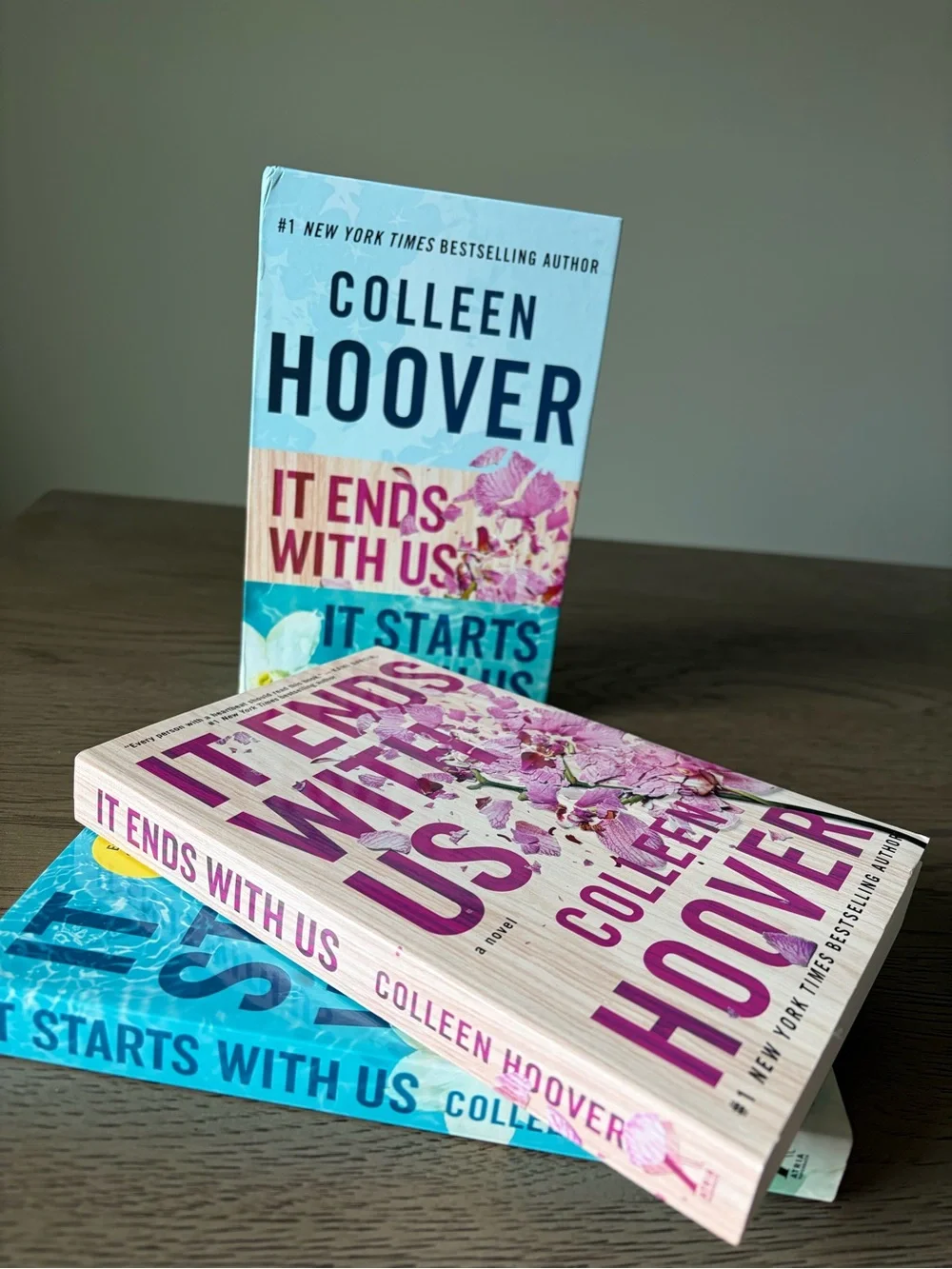 Colleen Hoover boxed set: it ends with us, it starts with us. (Paperback)